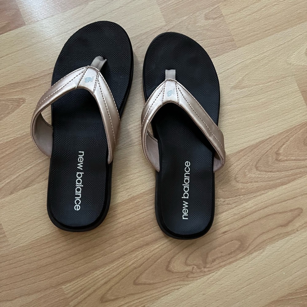 New Balance Gold Flip Flops Size 7 New